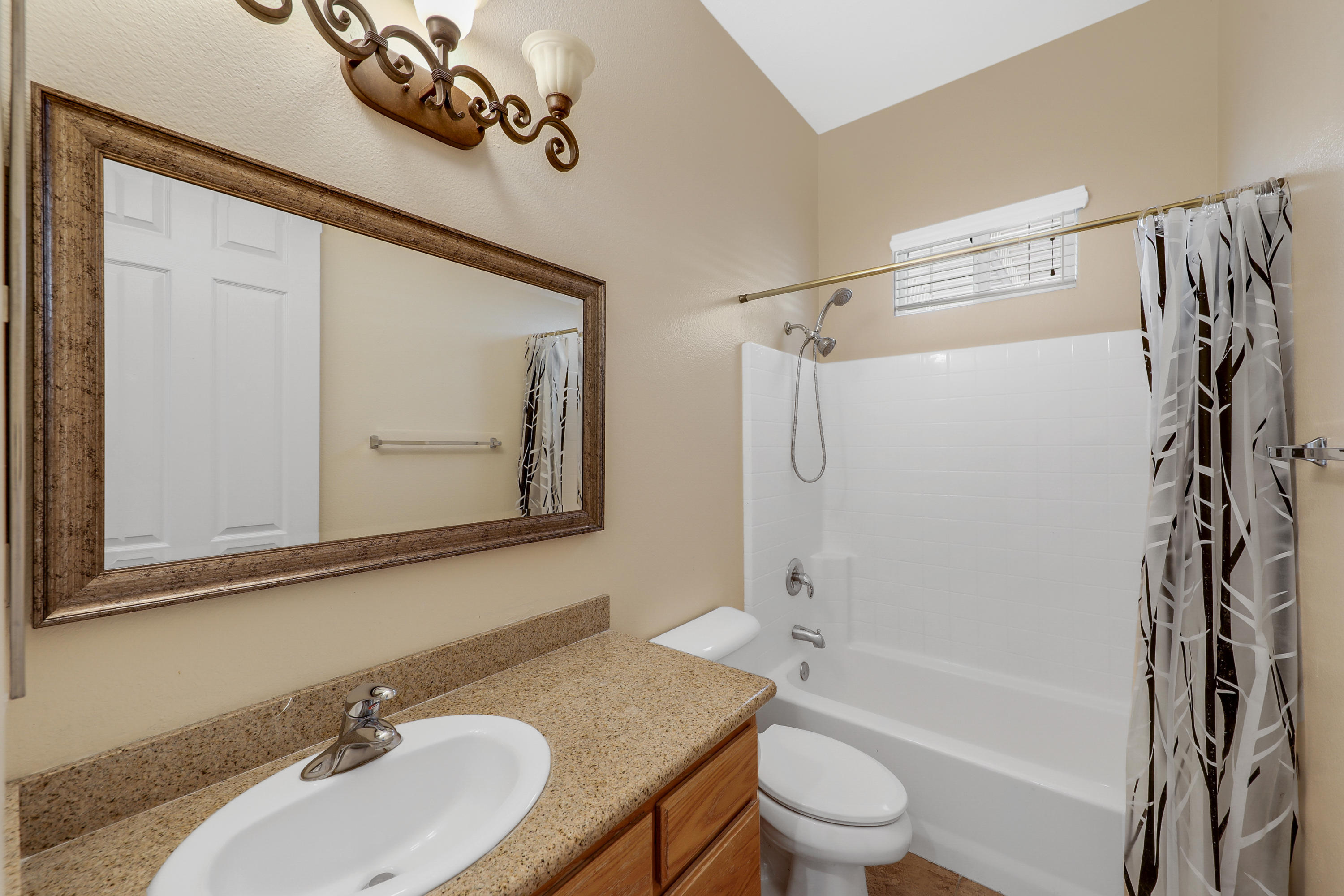 49394 Lewis Road Indio, CA 92201 - Photo 19 of 29 Guest Bath