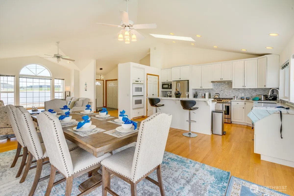 2585 West Beach Road Oak Harbor, WA 98277 - Photo 6 of 36