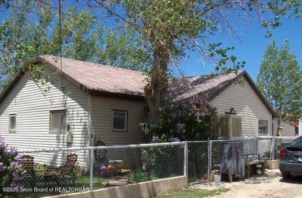 $175,000 | 263 South Oak Street, La Barge, WY 83123