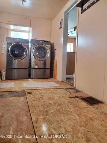 $183,000 | 263 South Oak Street, La Barge, WY 83123