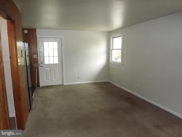 $1,200 | 244 Unit 5 W Clayton Avenue, Unit 5, Clayton, NJ 08312