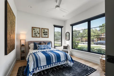 $1,395,000 | 935 Gardenia Drive, Houston, TX 77018