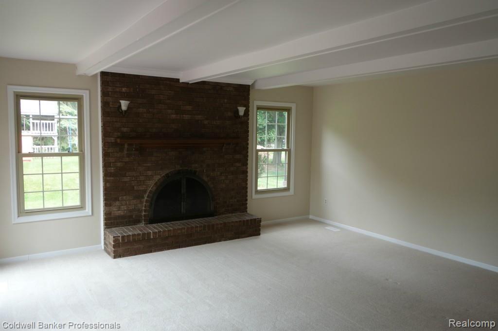1748 North Kilburn Road Rochester, MI 48306 - Photo 10 of 25 FAMILY ROOM.jpg