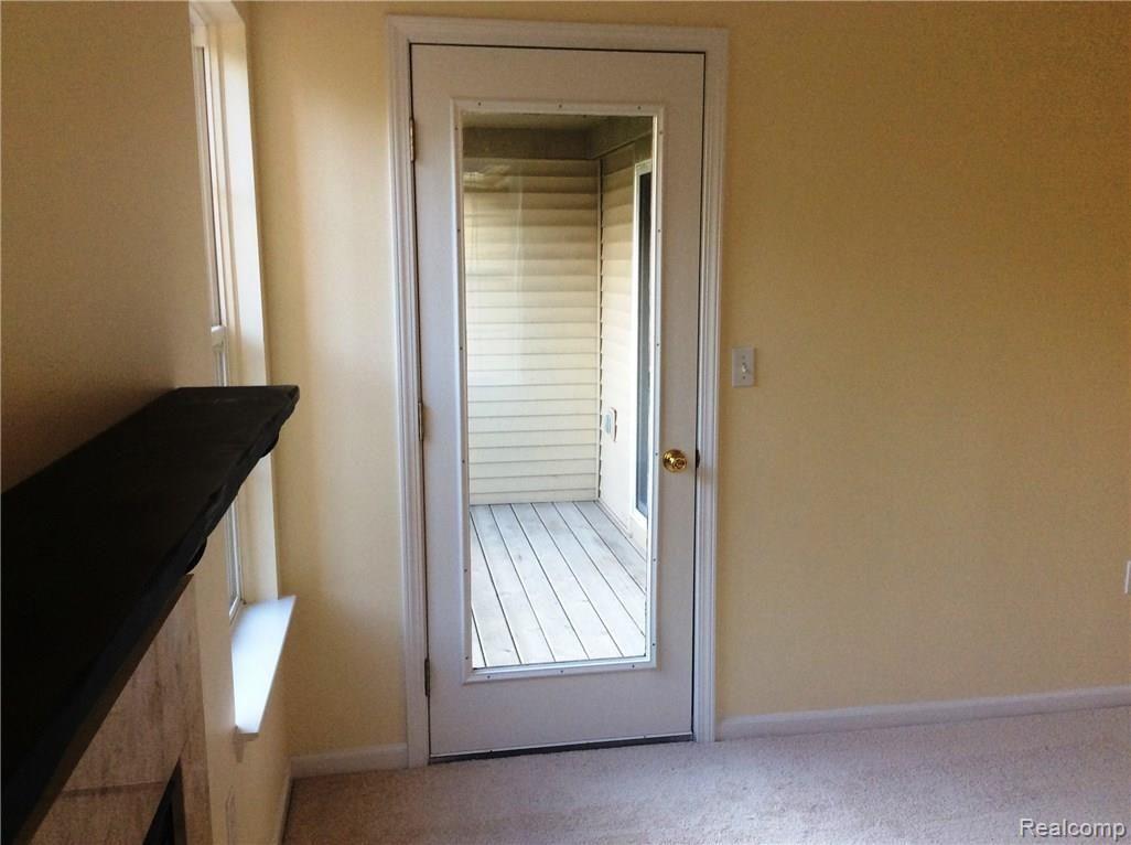 4121 Hampton Ridge Boulevard, Unit 35 Howell, MI 48843 - Photo 18 of 30 BALCONY-PORCH ENTRANCE