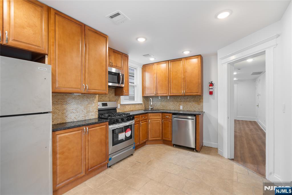 38 Prospect Street Bloomfield, NJ 07003 - Photo 9 of 23