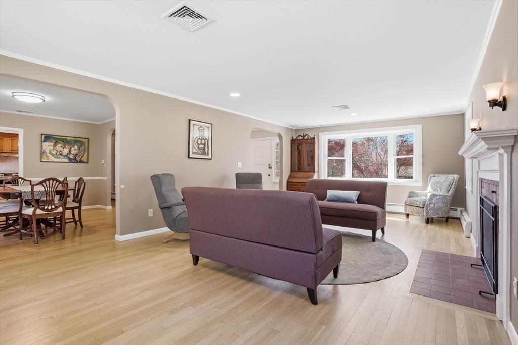 18 Brian Road Chelmsford, MA 01824 - Photo 5 of 35 Gallery Image 5