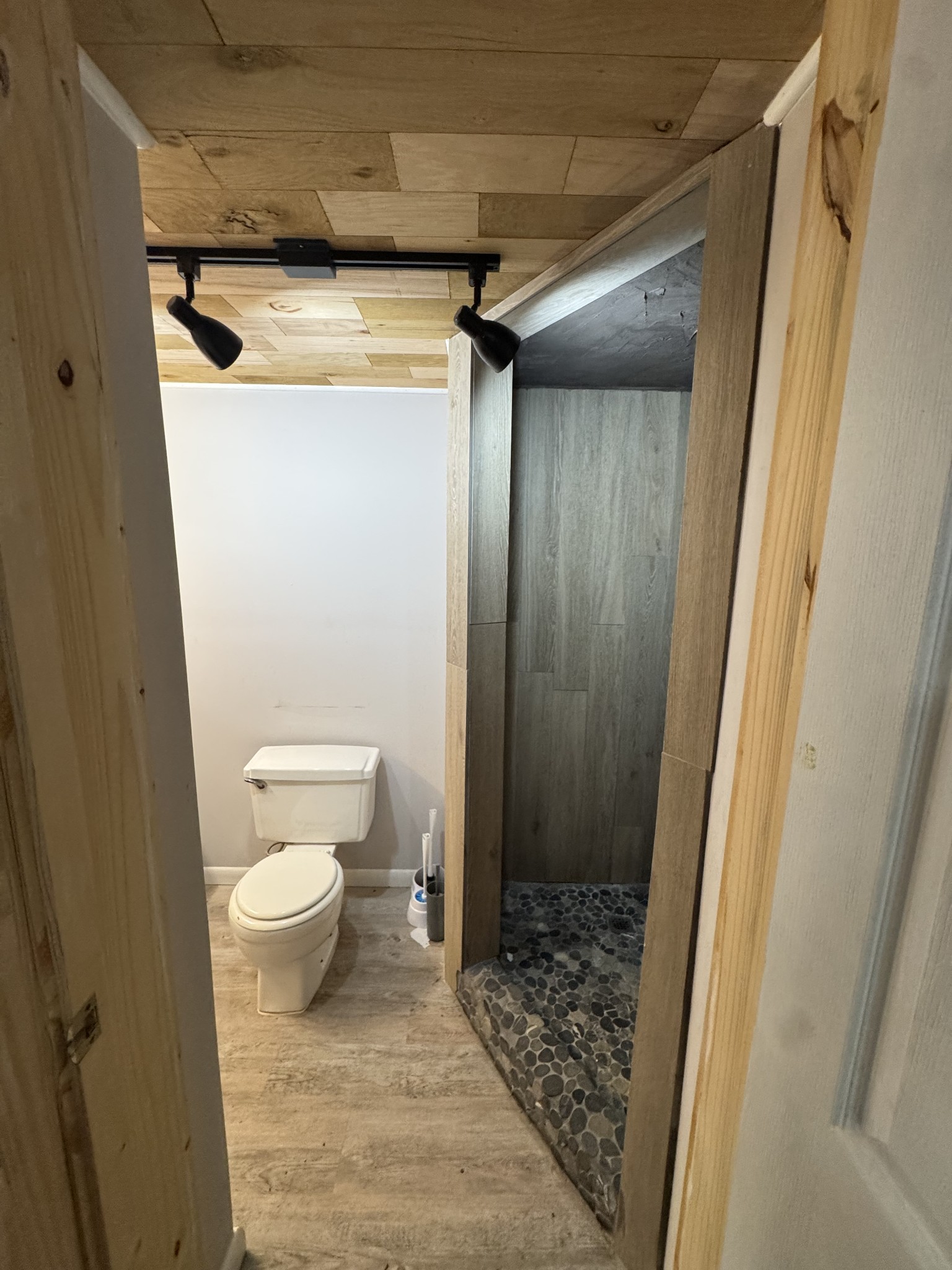 36 Hartsville Pike Carthage, TN 37030 - Photo 20 of 28 a bathroom with a granite countertop shower and a toilet