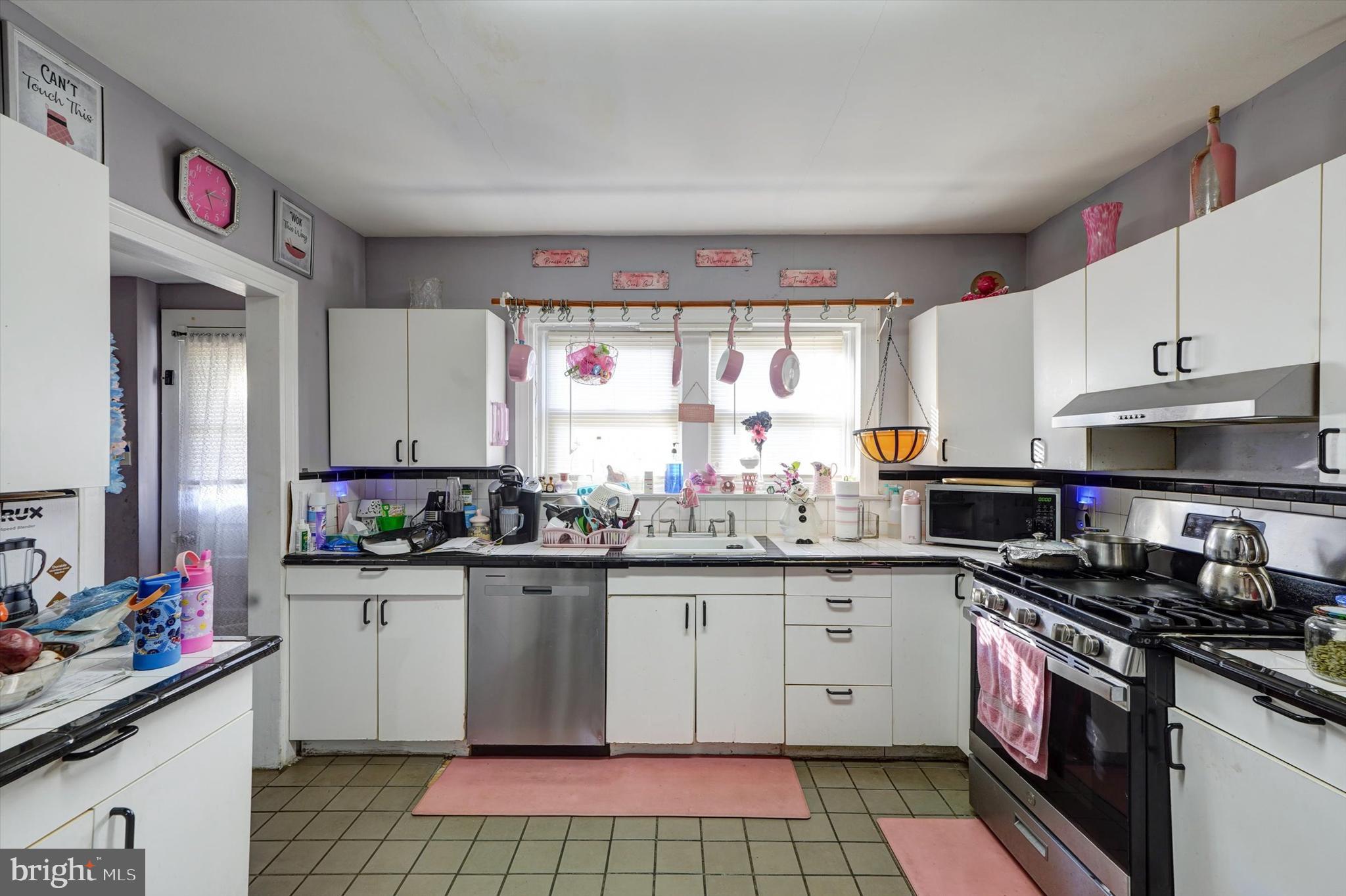 809 Olive Street Florence, NJ 08518 - Photo 2 of 32