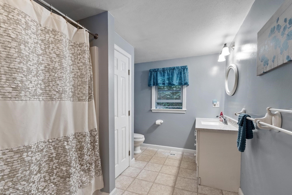 17 Parlee Road Chelmsford, MA 01824 - Photo 15 of 42