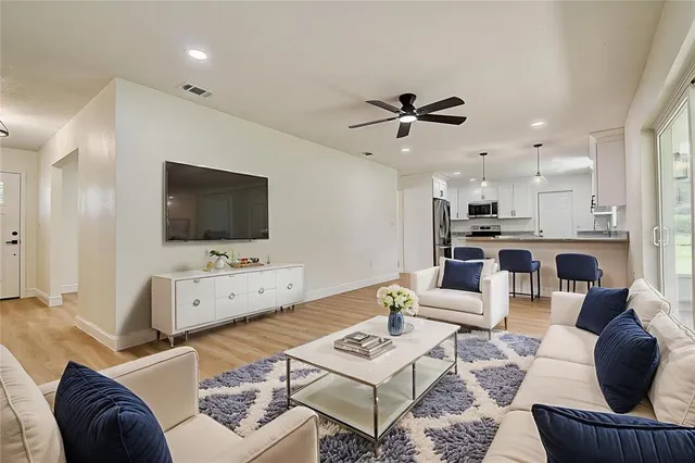 $410,000 | 2015 Capri Road, Valrico, FL 33594