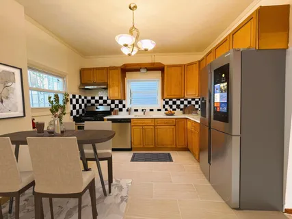 $2,600 | 304 Fulton Avenue, Unit 1, Jersey City, NJ 07305