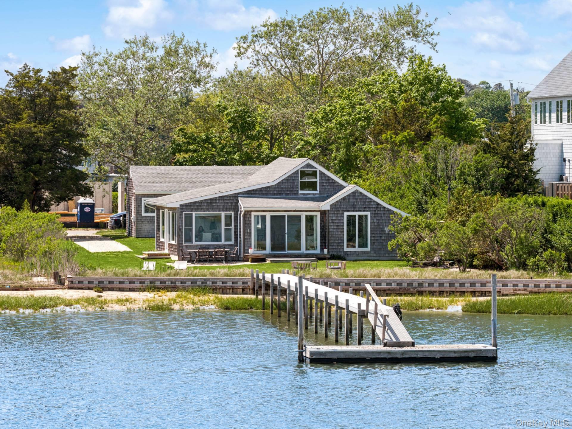 108 Little Neck Road Southampton, NY 11968 - Photo 2 of 26