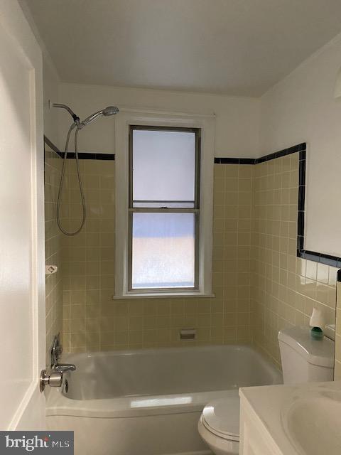 128 Margate Road Upper Darby, PA 19082 - Photo 9 of 12 a bathroom with a shower a toilet and a tub