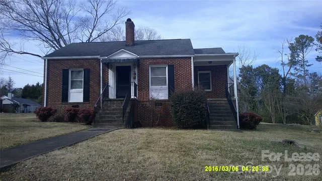$1,200 | 1094 14th Avenue Northwest, Hickory, NC 28601