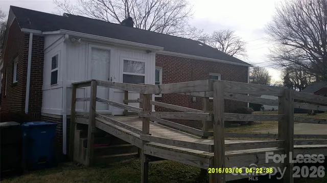 $1,200 | 1094 14th Avenue Northwest, Hickory, NC 28601