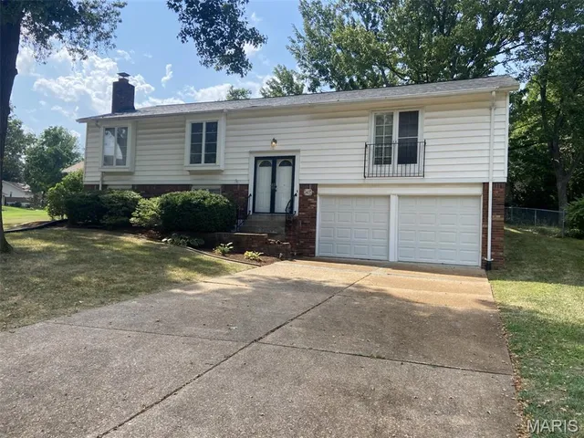 $300,000 | 1407 Summerhaven Drive, St. Louis, MO 63146