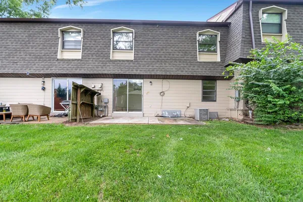 $195,000 | 221 Braeshire Drive, Unit B, Ballwin, MO 63021