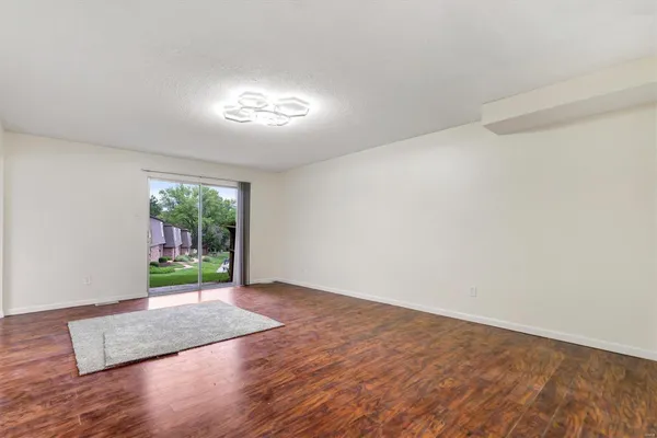 $195,000 | 221 Braeshire Drive, Unit B, Ballwin, MO 63021