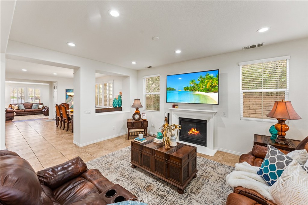 26607 Millhouse Drive Saugus, CA 91350 - Photo 11 of 68