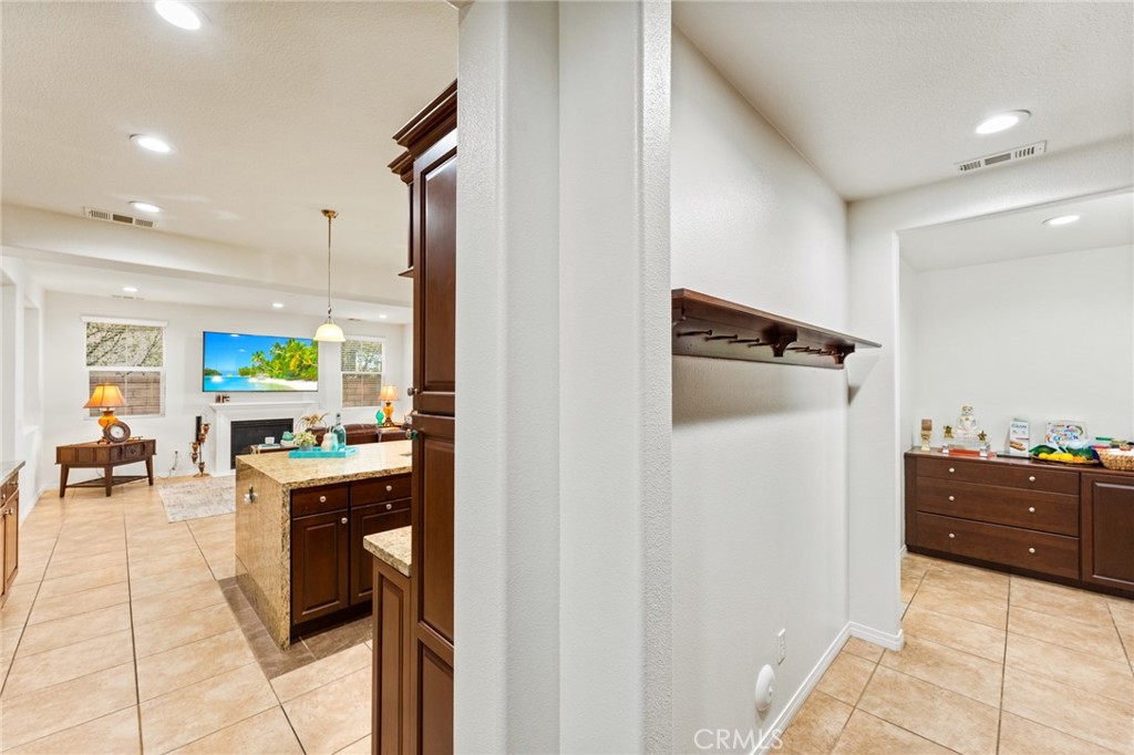 26607 Millhouse Drive Saugus, CA 91350 - Photo 21 of 68