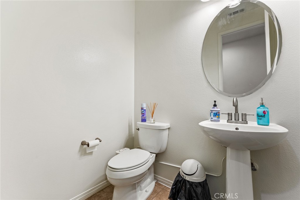 26607 Millhouse Drive Saugus, CA 91350 - Photo 23 of 68