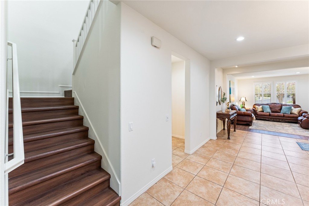 26607 Millhouse Drive Saugus, CA 91350 - Photo 24 of 68