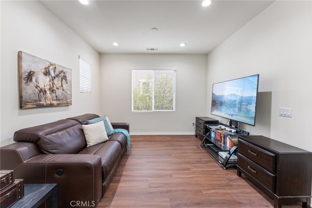 26607 Millhouse Drive Saugus, CA 91350 - Photo 25 of 68