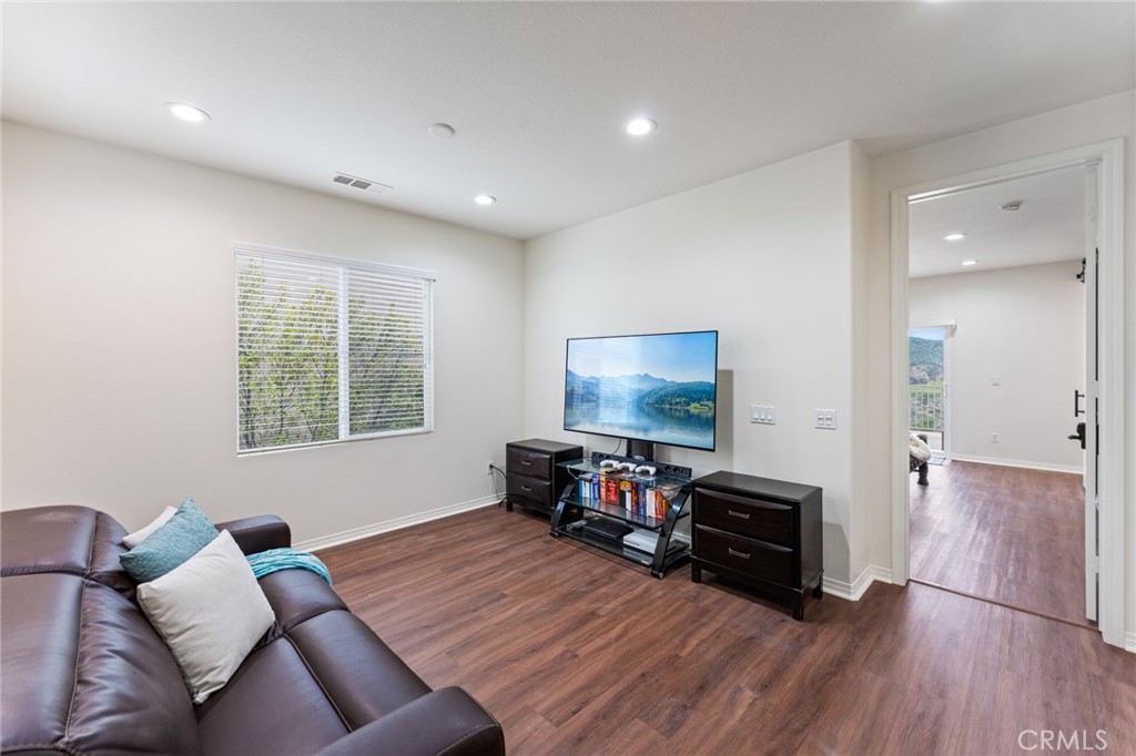 26607 Millhouse Drive Saugus, CA 91350 - Photo 26 of 68