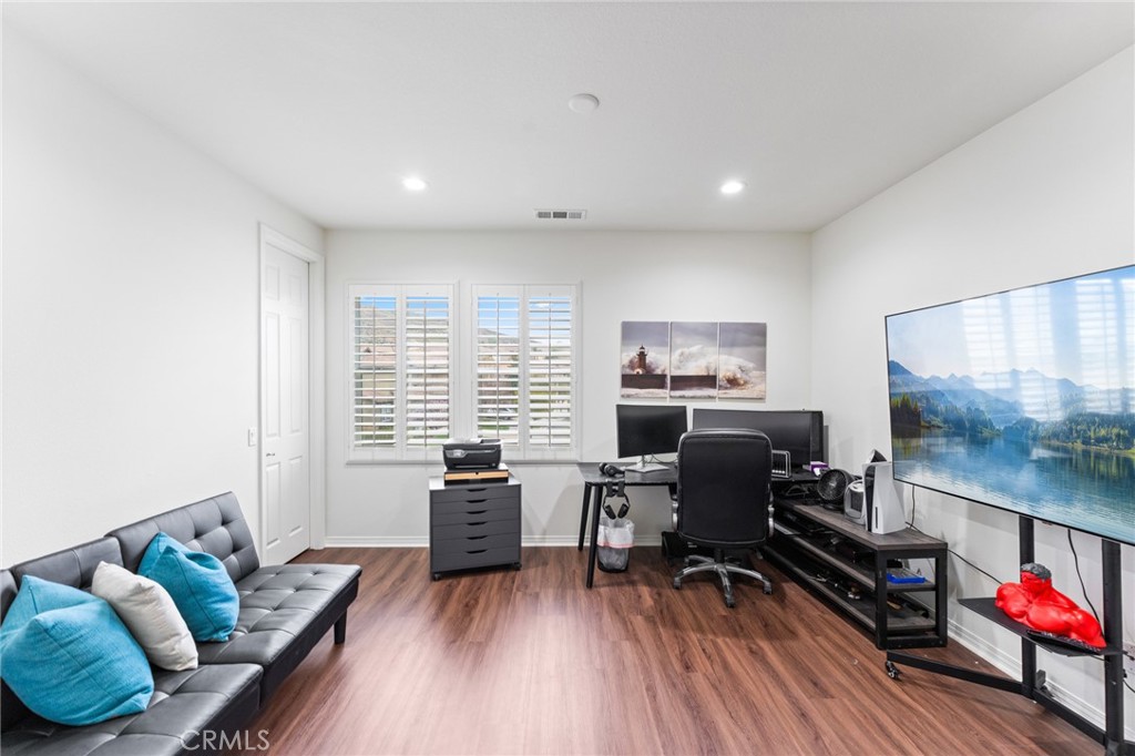 26607 Millhouse Drive Saugus, CA 91350 - Photo 27 of 68