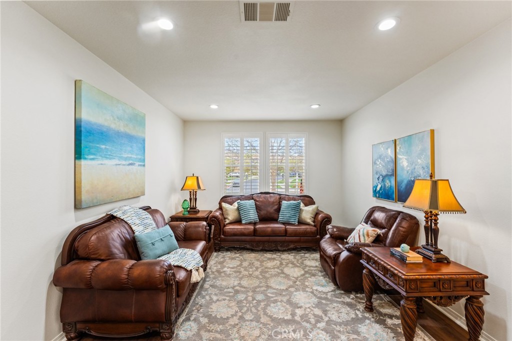 26607 Millhouse Drive Saugus, CA 91350 - Photo 4 of 68