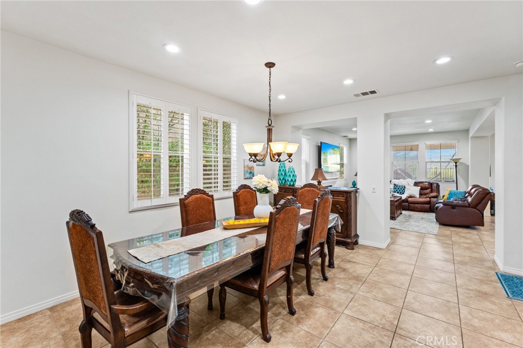 26607 Millhouse Drive Saugus, CA 91350 - Photo 6 of 68