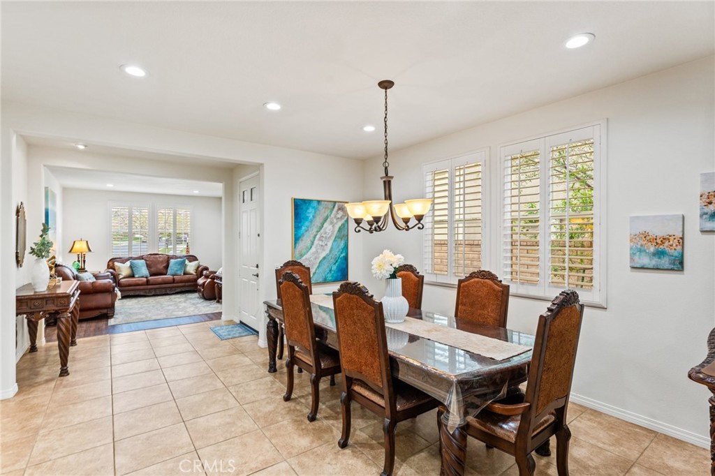 26607 Millhouse Drive Saugus, CA 91350 - Photo 7 of 68