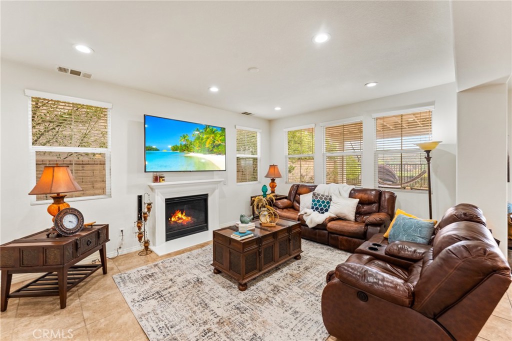 26607 Millhouse Drive Saugus, CA 91350 - Photo 8 of 68