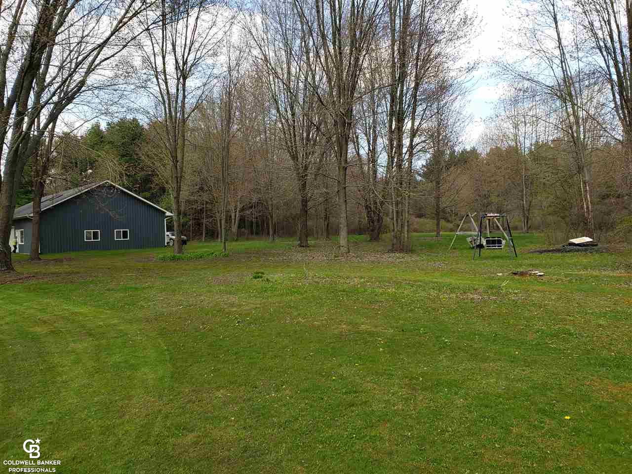 3100 Oneil Road Avoca, MI 48006 - Photo 20 of 27 This is a side view of the barn.
