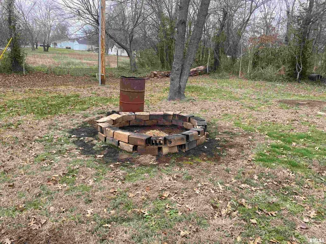 $23,000 | 205 North Stuyvesant Street, Benton, IL 62812