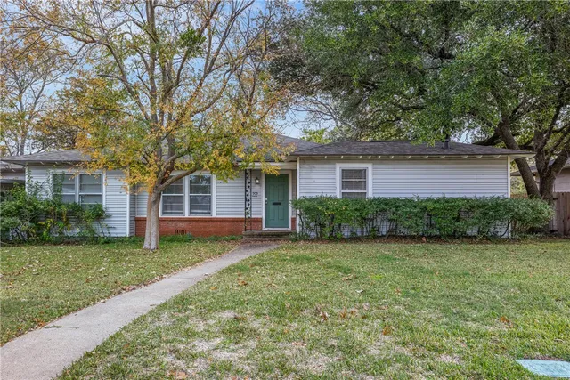$369,900 | 909 Enfield Street, Bryan, TX 77802