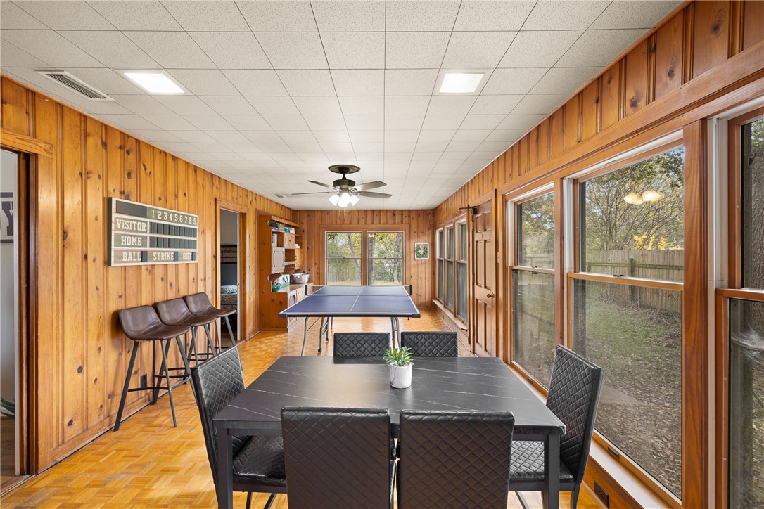 909 Enfield Street Bryan, TX 77802 - Photo 12 of 45 Over sized bonus / sun room / dinning room.