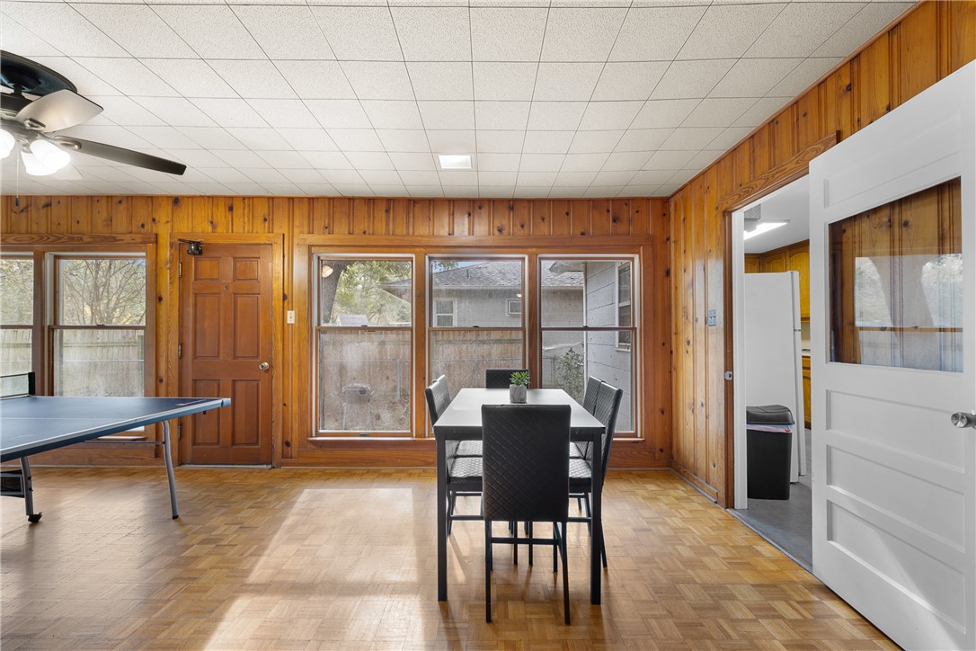 909 Enfield Street Bryan, TX 77802 - Photo 13 of 45 Over sized bonus / sun room / dinning room with door to kitchen.