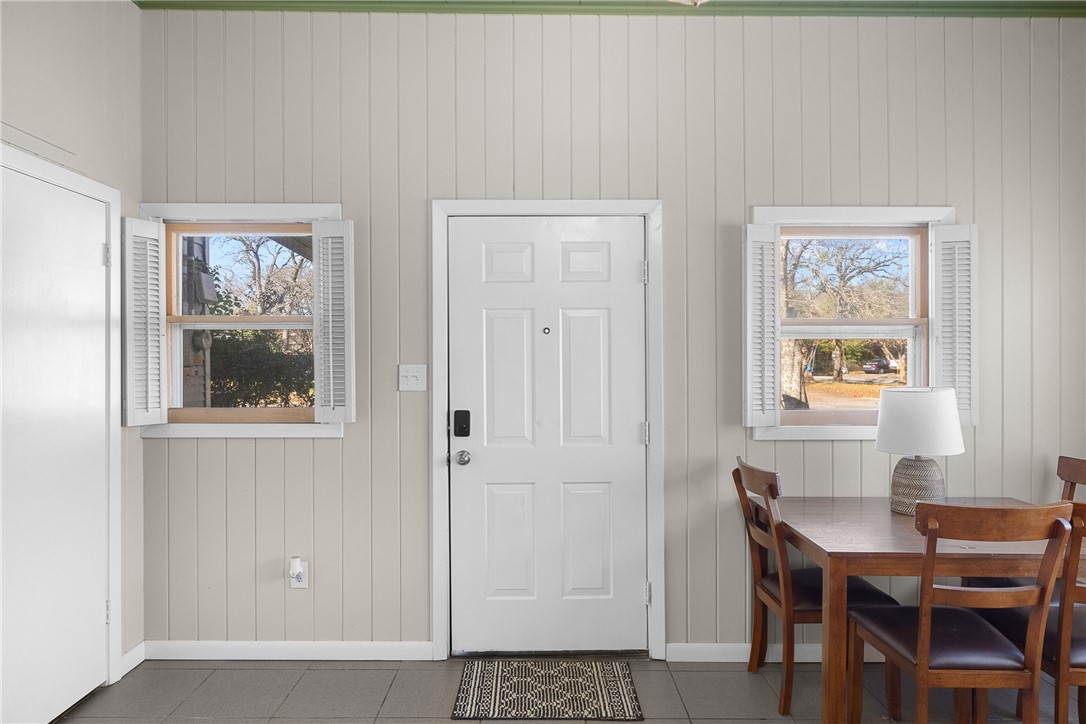 909 Enfield Street Bryan, TX 77802 - Photo 25 of 45 Living room attached to the primary bedroom. Could be used as additional living quarters.