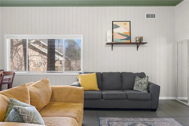 $369,900 | 909 Enfield Street, Bryan, TX 77802