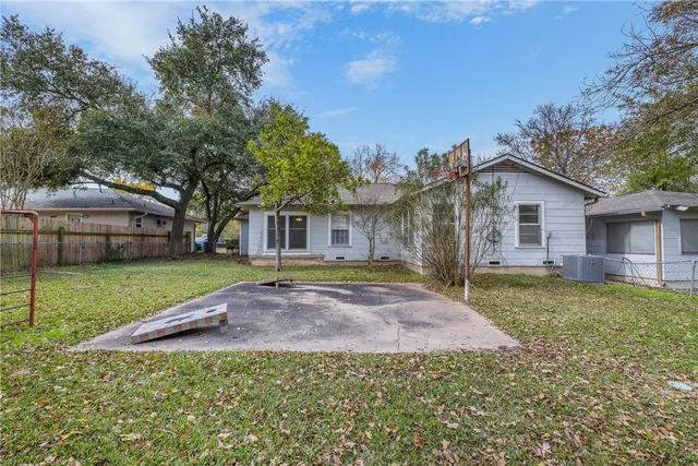 $369,900 | 909 Enfield Street, Bryan, TX 77802