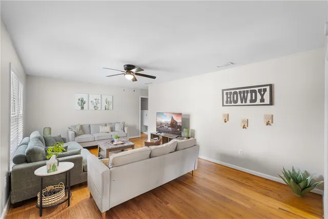 $369,900 | 909 Enfield Street, Bryan, TX 77802