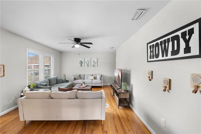 $369,900 | 909 Enfield Street, Bryan, TX 77802