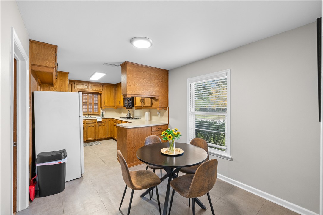 909 Enfield Street Bryan, TX 77802 - Photo 9 of 45 Dinning area adjacent to kitchen