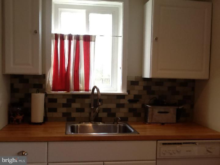 244 Friendship Road Drexel Hill, PA 19026 - Photo 11 of 25 Kitchen