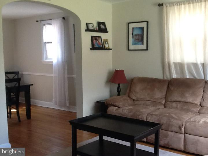 244 Friendship Road Drexel Hill, PA 19026 - Photo 7 of 25 Living Room