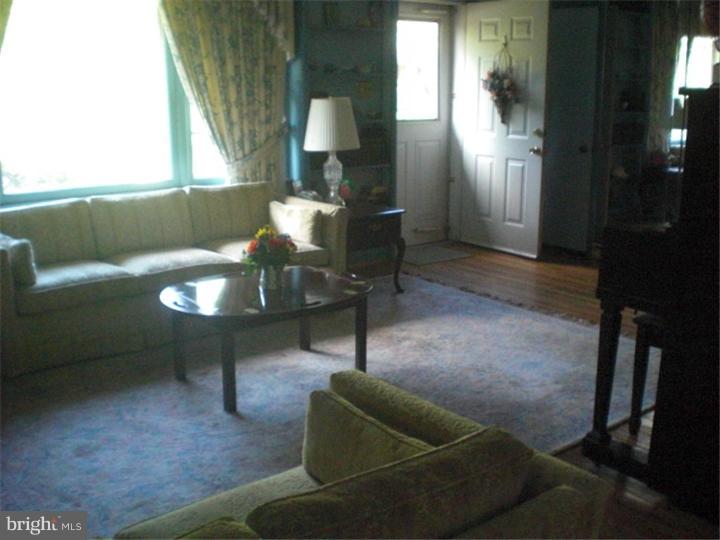 1216 Chesterfield Road Barrington, NJ 08033 - Photo 2 of 13