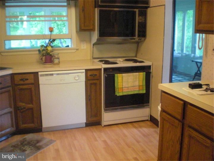 1216 Chesterfield Road Barrington, NJ 08033 - Photo 5 of 13