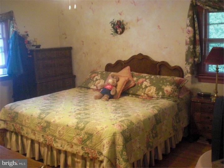 1216 Chesterfield Road Barrington, NJ 08033 - Photo 7 of 13