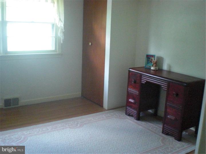 1216 Chesterfield Road Barrington, NJ 08033 - Photo 9 of 13